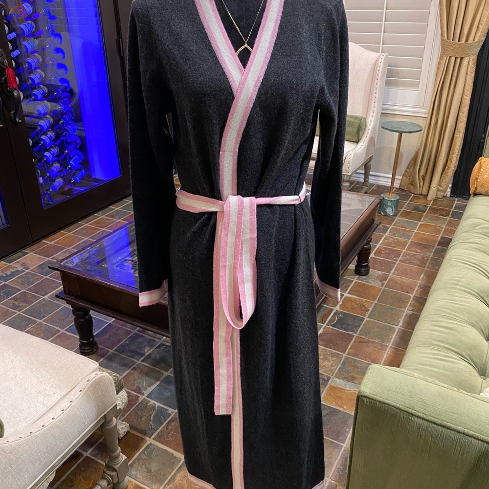 SCOTT & SCOTT LONDON Charcoal Cardigan with Pink Edging